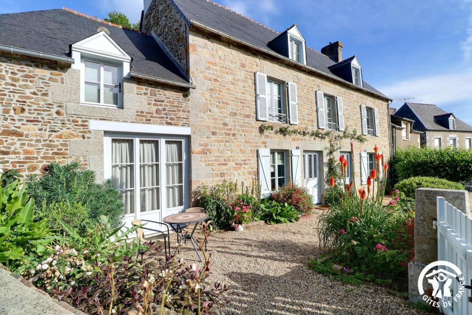 Le Jardin De Quercus Bed & Breakfast Bazouges-la-Pérouse Eksteriør bilde