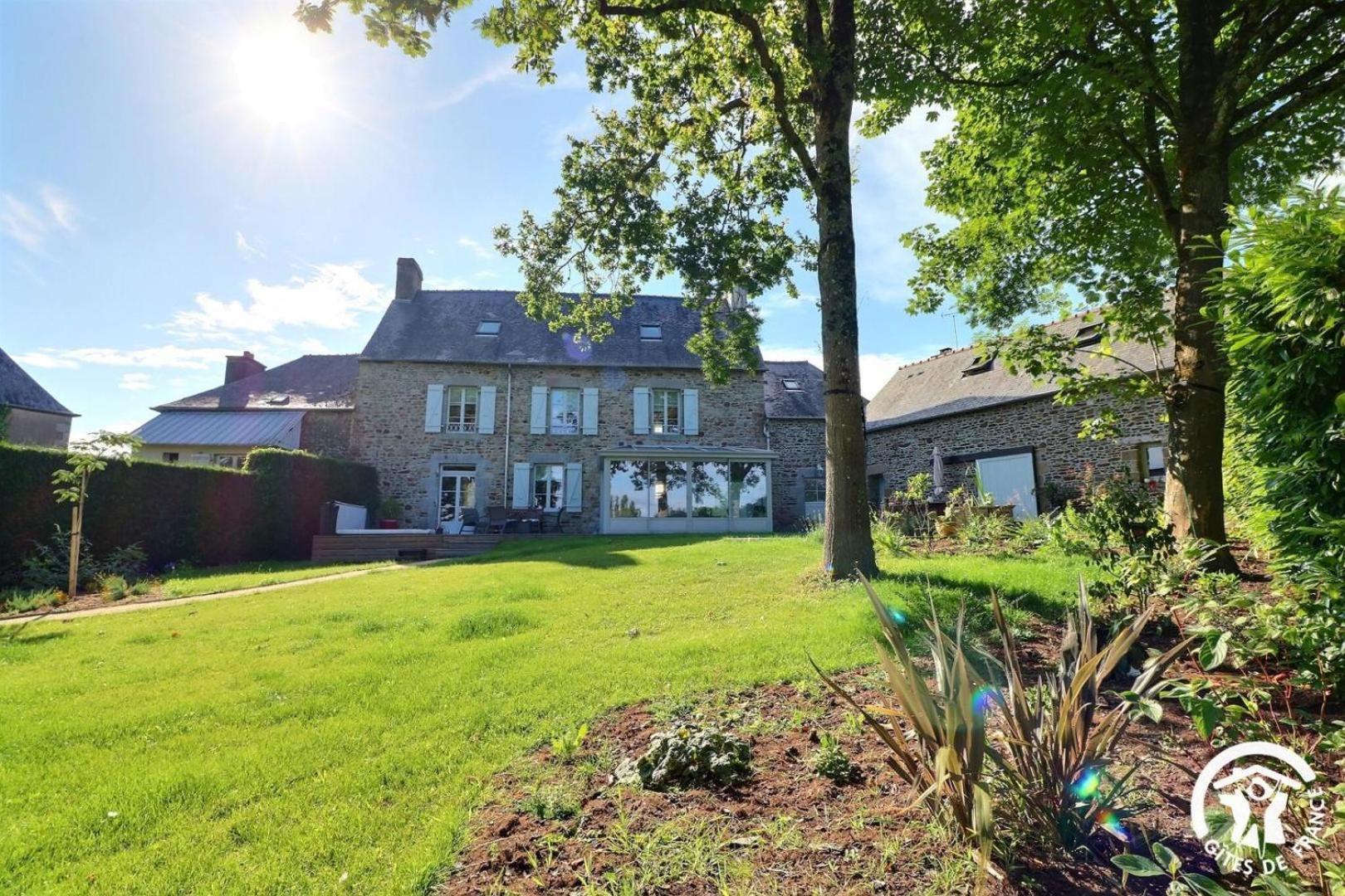 Le Jardin De Quercus Bed & Breakfast Bazouges-la-Pérouse Eksteriør bilde