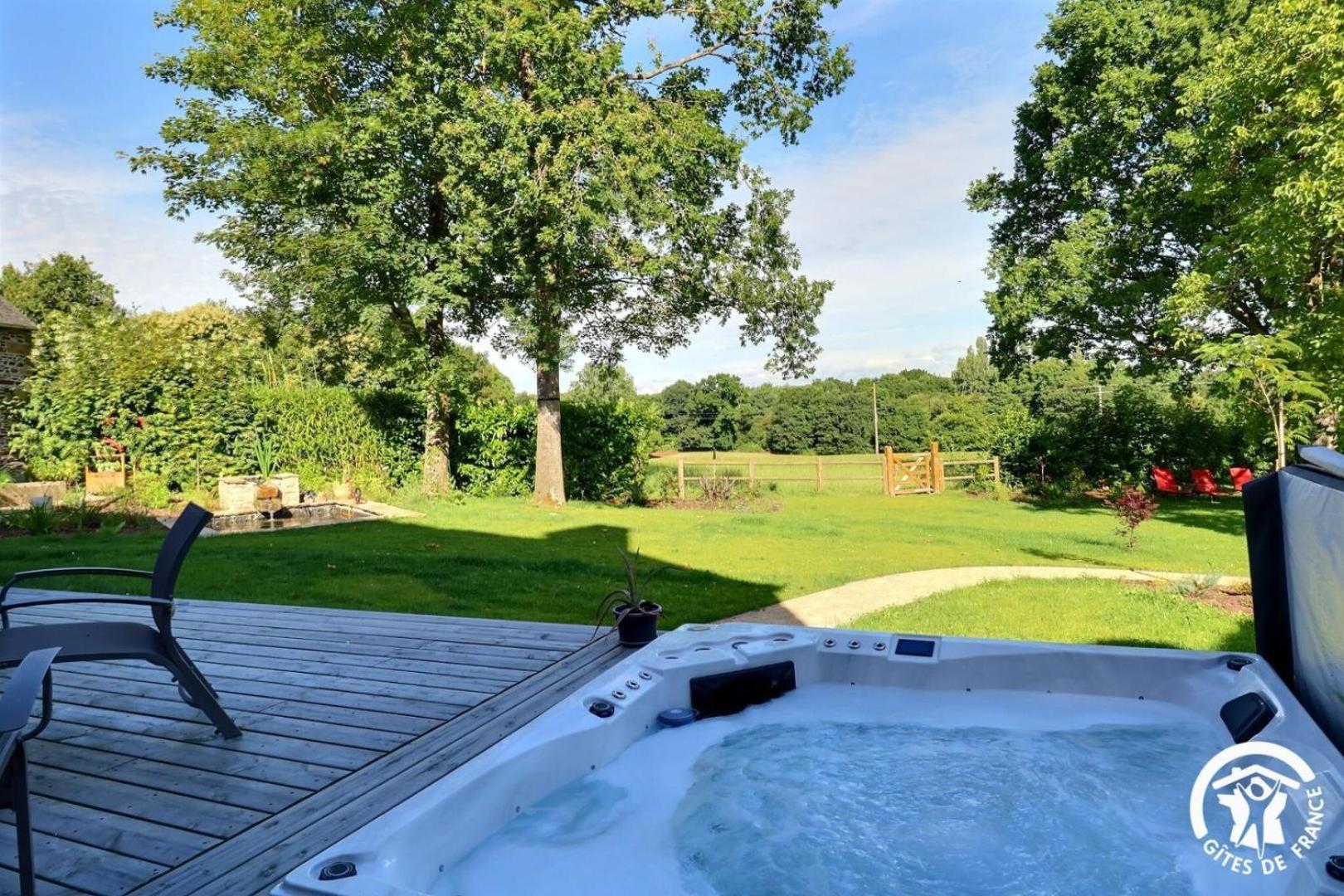 Le Jardin De Quercus Bed & Breakfast Bazouges-la-Pérouse Eksteriør bilde