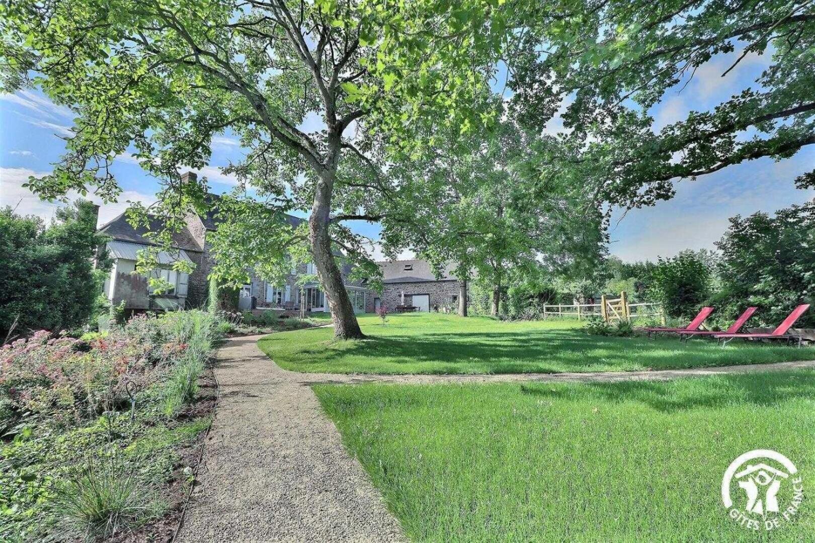 Le Jardin De Quercus Bed & Breakfast Bazouges-la-Pérouse Eksteriør bilde