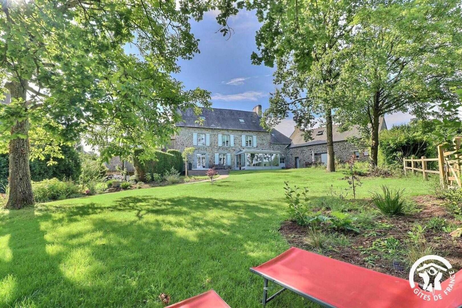 Le Jardin De Quercus Bed & Breakfast Bazouges-la-Pérouse Eksteriør bilde